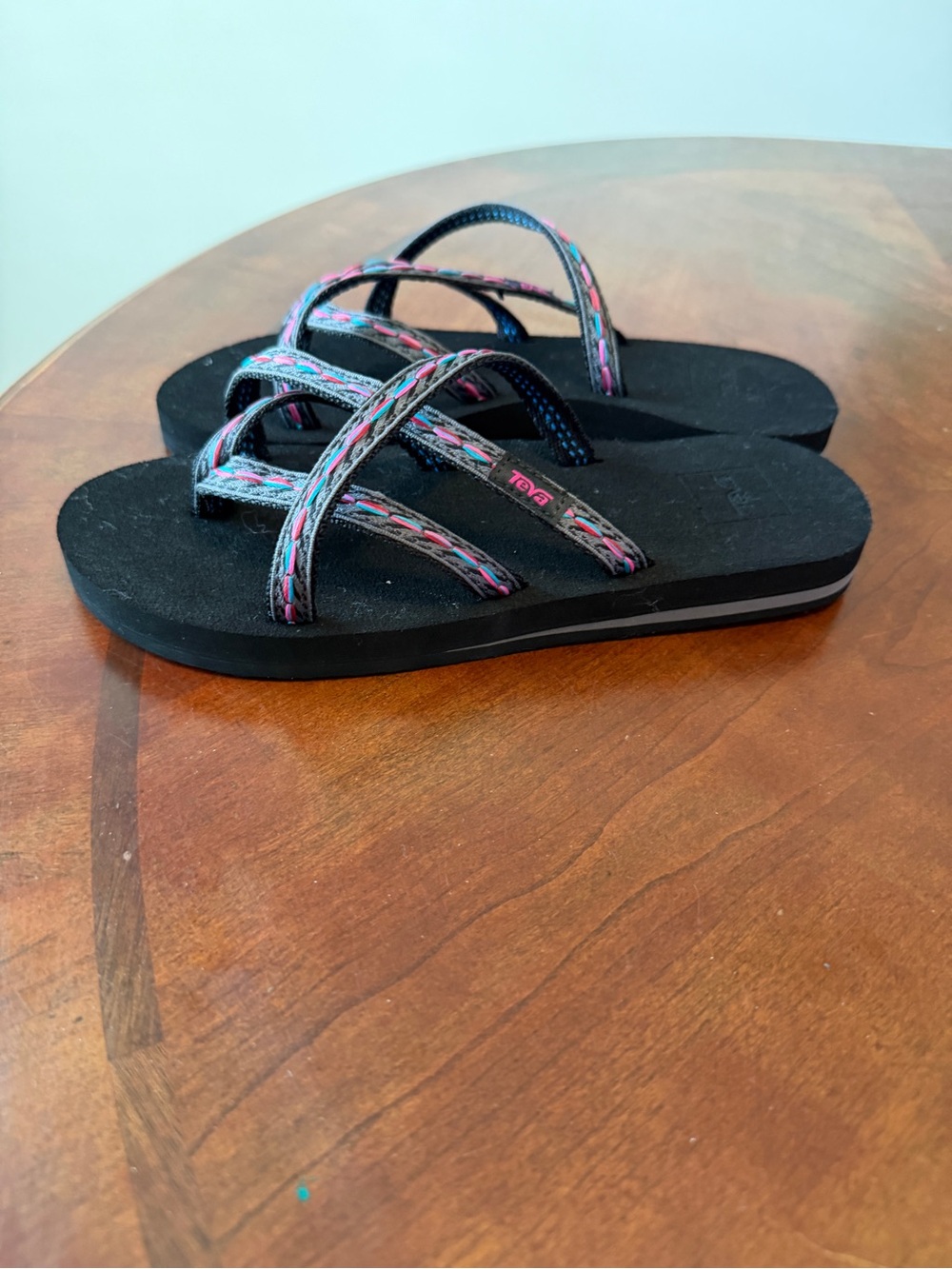 Teva Olowahu Flip Flops Women’s Size 7 Black Pink Strappy Slip On Sandals